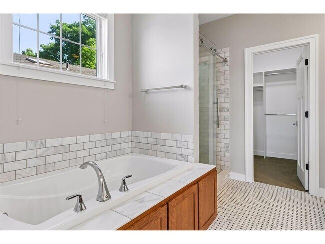 Building Photo - 1161 Elmwood Ave