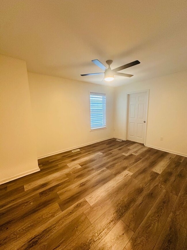 Building Photo - Historic Charm Meets Modern Comfort in Shelby Park