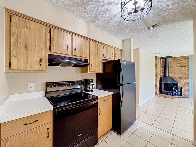 Building Photo - 4050 SE 20th Ct