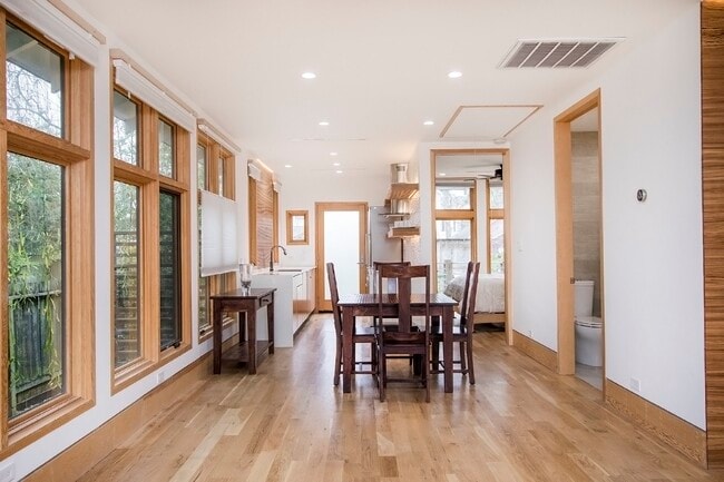 Building Photo - 811 E 23rd St