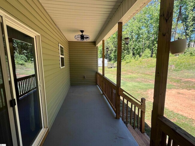 Building Photo - 103 Angler Dr