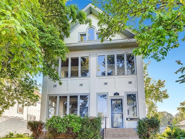 Building Photo - Minneapolis Duplex for Rent