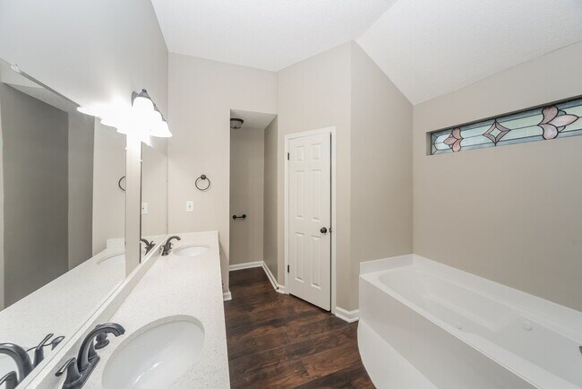 Building Photo - 5411 Corner Oak Dr