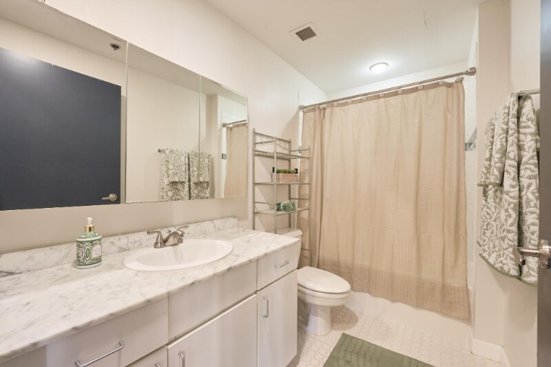 Building Photo - 5 N Wabash Ave