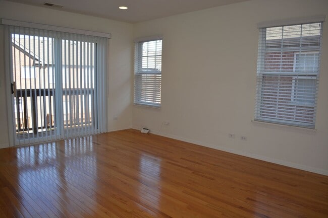 Building Photo - 220 River Front Dr