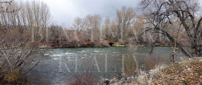 Building Photo - Beautifully remodeled huge 2 bedroom 2 bath with large balcony on the river!