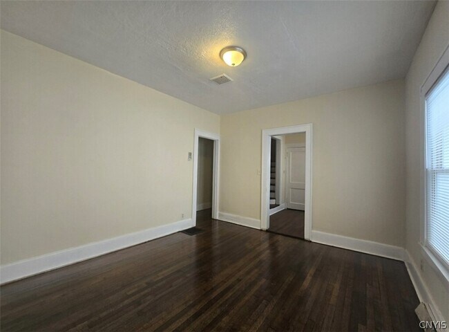 Building Photo - 306 Hillview Ave