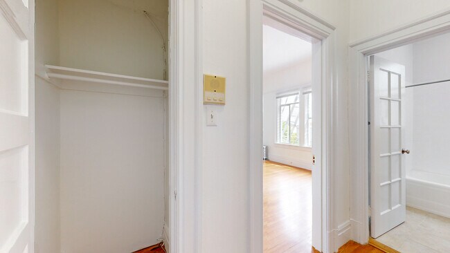 Building Photo - 3097 Washington St