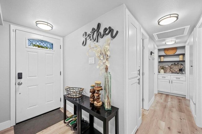 Building Photo - Elegant Single-Story Home with Resort-Style Pool