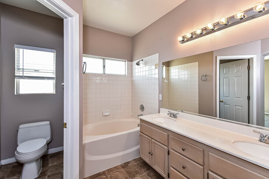 Building Photo - 7855 Blue Brook Dr