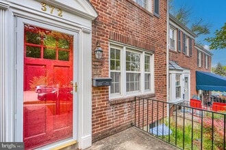 Building Photo - 372 Old Trail