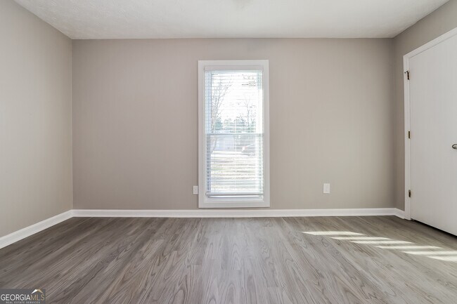 Building Photo - 5720 Twain Dr
