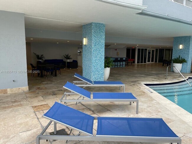 Building Photo - 170 SE 14th St