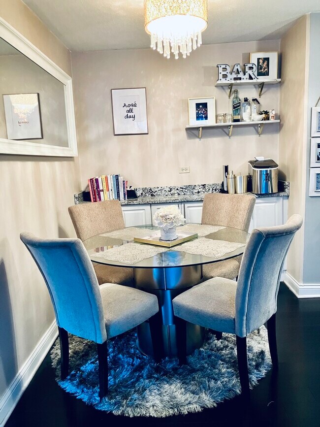 Building Photo - 1339 N Dearborn St