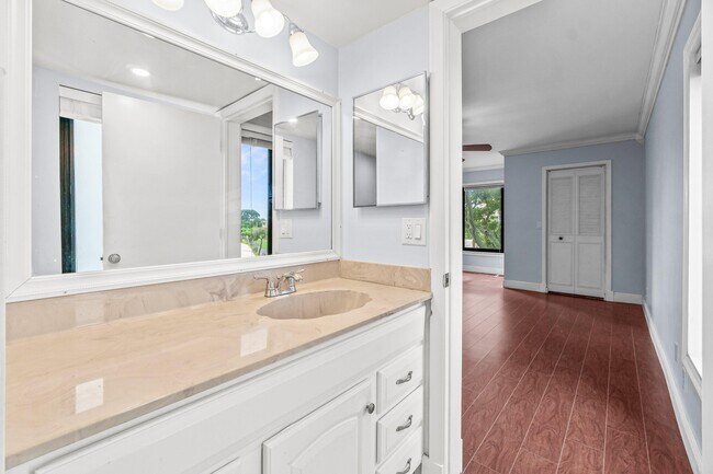 Building Photo - 14475 Strathmore Ln