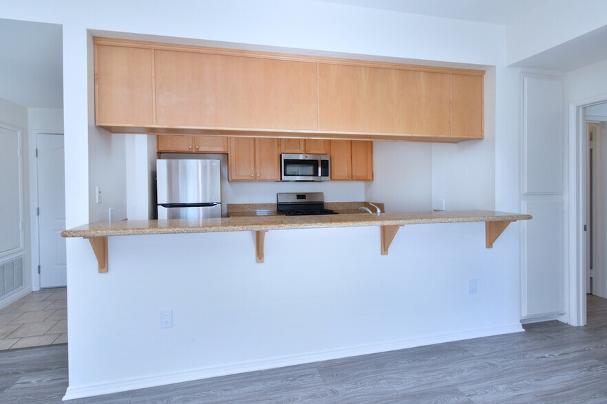 Building Photo - 11215 Huston St