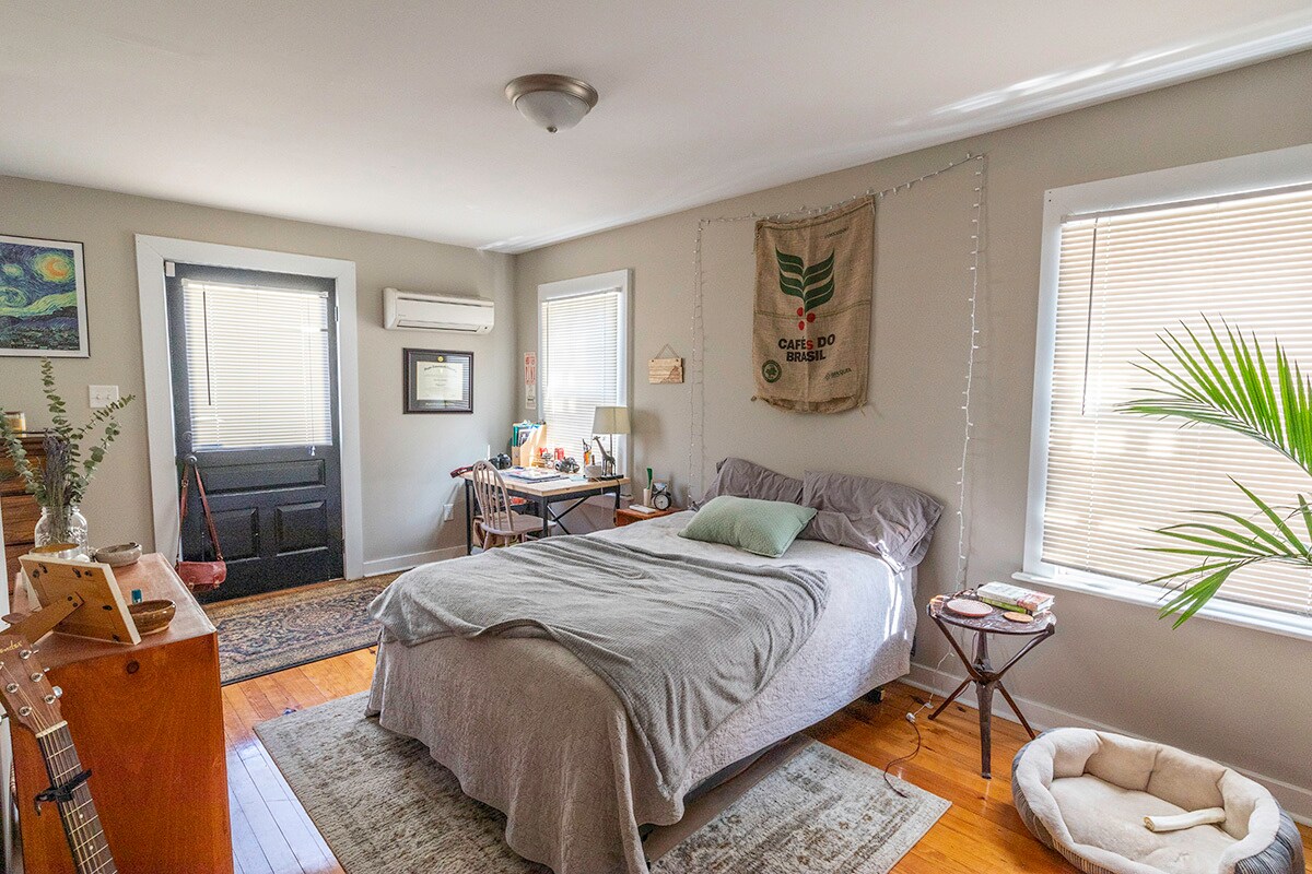 Building Photo - 2902 E Clay St