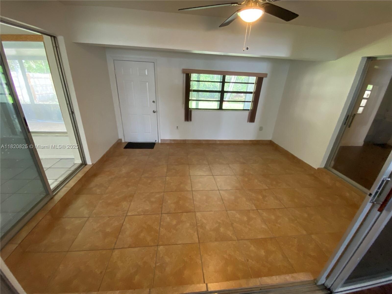 Building Photo - 8250 Southampton Dr