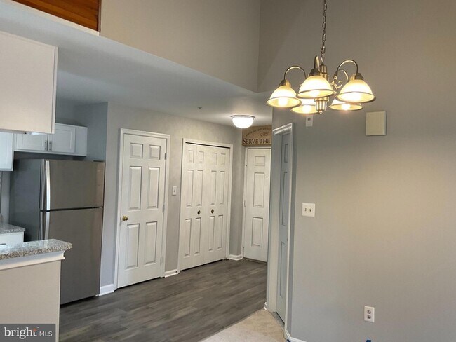 Building Photo - 9808 Lake Point Ct