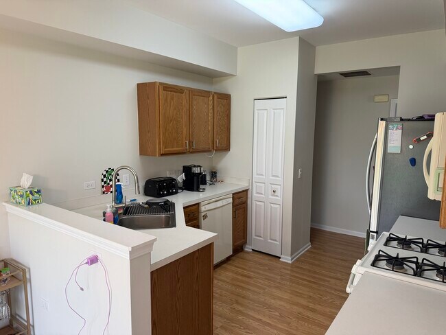 Building Photo - 3129 Ollerton Ave