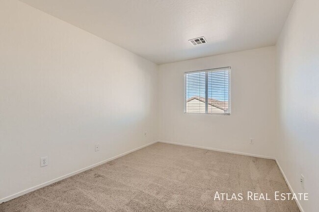 Building Photo - 2692 Niddrie Ave