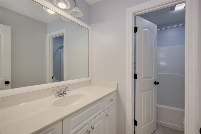 Building Photo - 4122 Chastain Dr