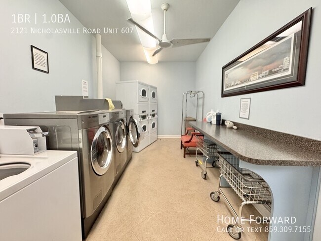 Building Photo - 2121 Nicholasville Rd