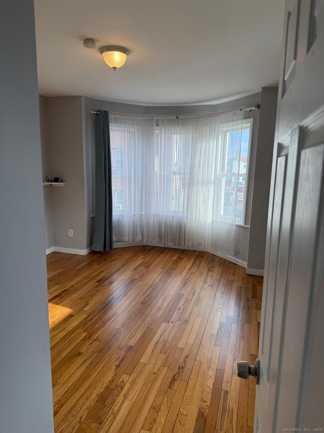 Building Photo - 99 Wallace St