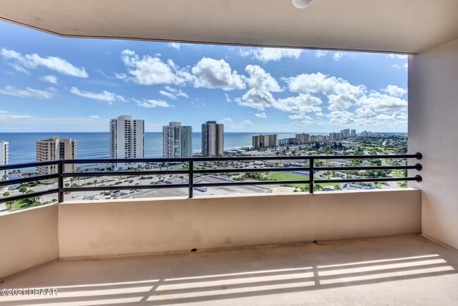 Building Photo - 1 Oceans W Blvd