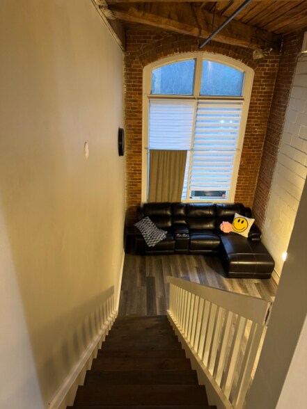 Building Photo - 201 S Hoskins Rd