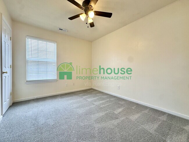 Building Photo - 1323 Hoover Ave