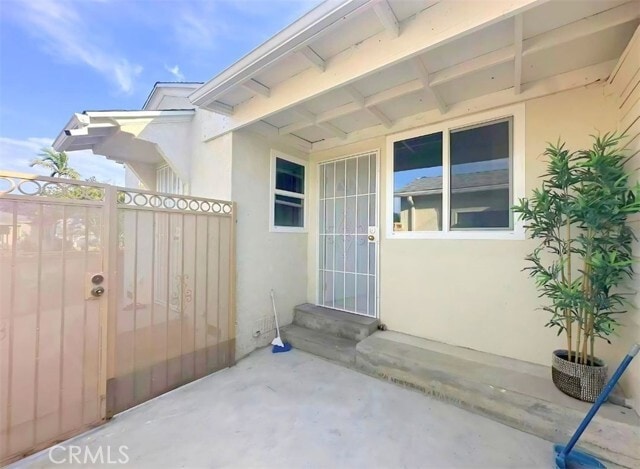 Building Photo - 637 W Floral Dr