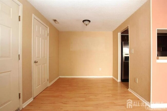 Building Photo - 818 Ravens Crest Dr