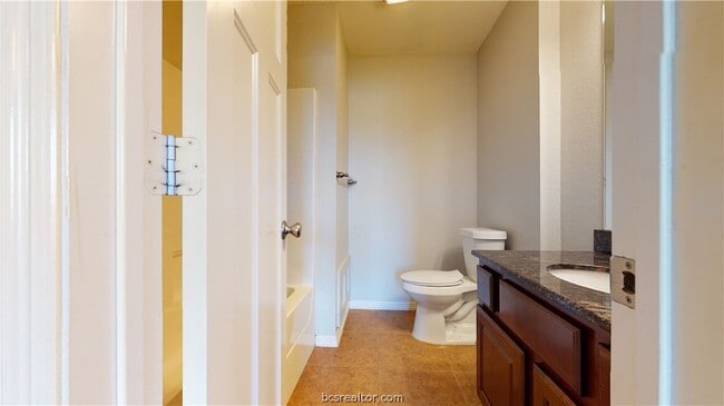 Building Photo - 2501 Horse Shoe Dr