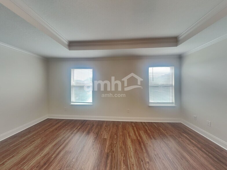 Building Photo - 1353 Mount Logan Dr