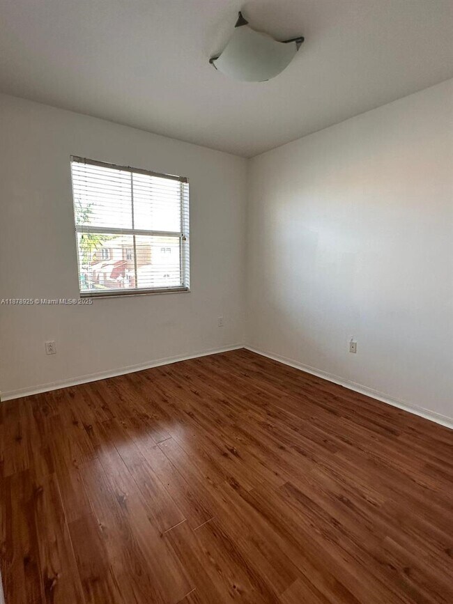 Building Photo - 6202 NW 115th Pl