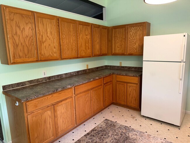 Building Photo - 3-bedroom 2 bath house in Springfield!