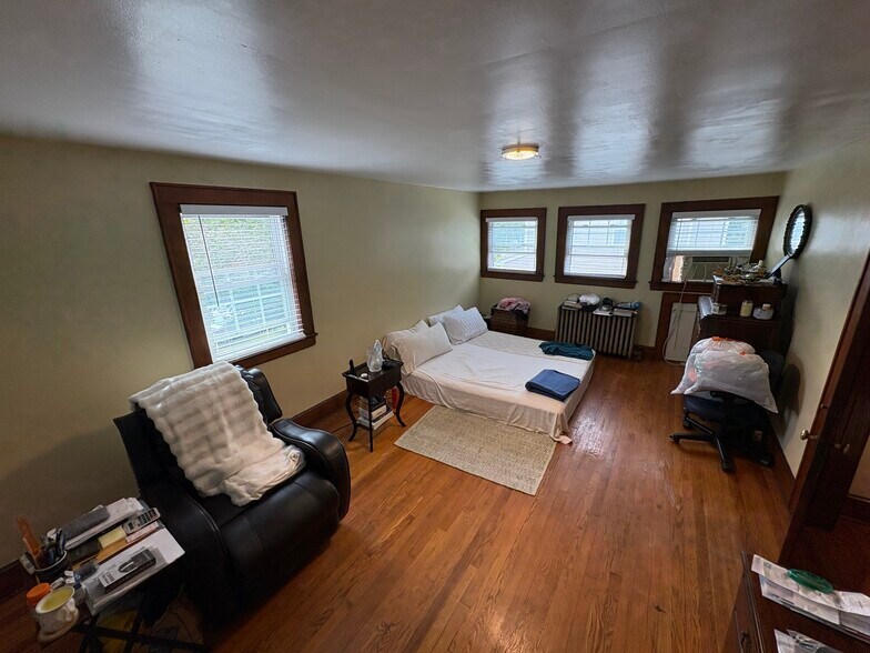 Building Photo - 75 Brefni St