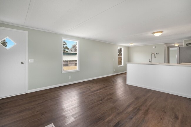 Building Photo - 6266 Magnolia Dr