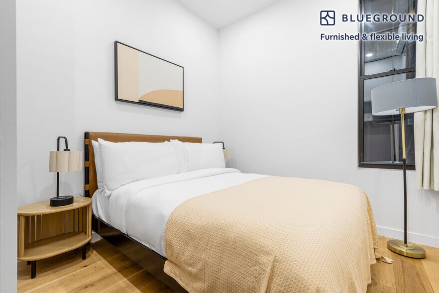 Building Photo - 10 St Marks Pl