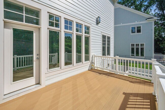 Building Photo - 5 Bed 4.5 Bath - Bethesda Single Family - ...