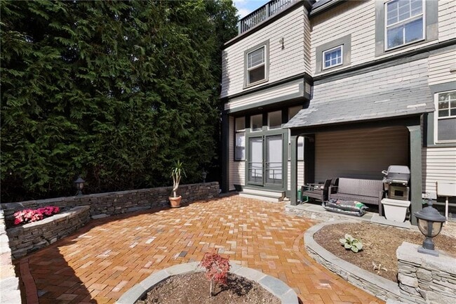 Building Photo - 107 Old Beach Rd