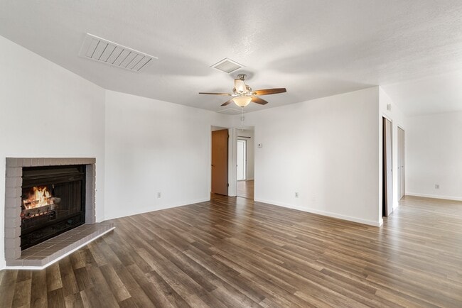 Building Photo - 3171 Shoshone Dr