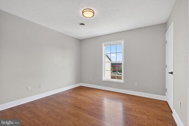 Building Photo - 1609 Airport Ave
