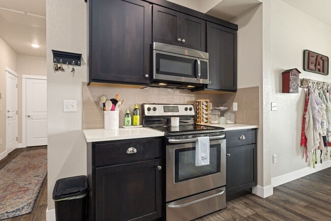 Building Photo - 2 Bed 3.5 Bath Townhome in Fort Collins!