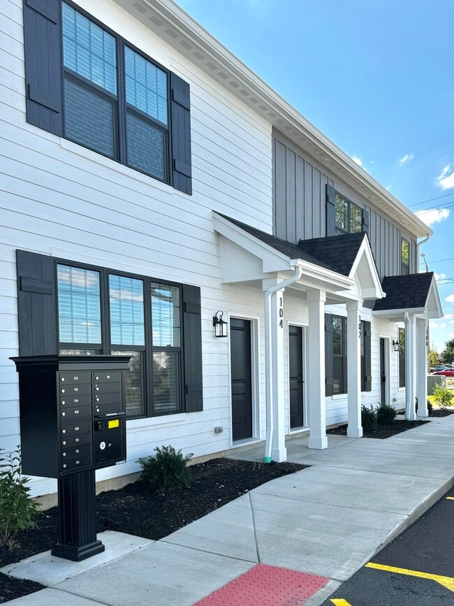 Building Photo - 1432 Naperville Wheaton Rd