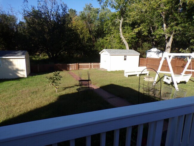 Building Photo - Well maintained cute house with huge fence...