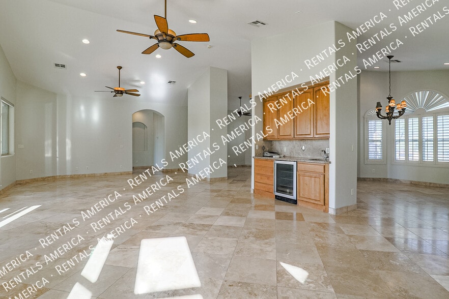 Building Photo - 14136 E Gloria Ln