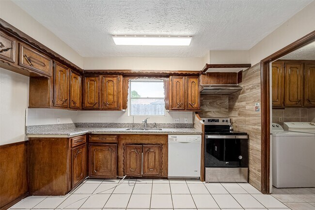 Building Photo - 9318 Benning Dr