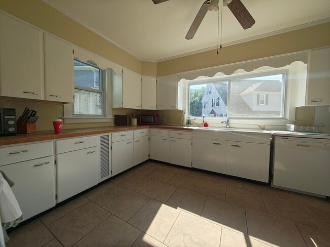 Building Photo - 67 Bancroft Park